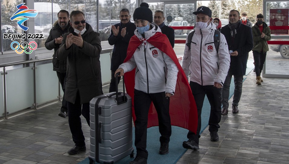 Türk sporuna ilki yaşatan sürat patenci Furkan Akar, Beijing Kış Olimpiyatları’na uğurlandı